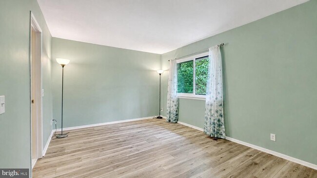 Building Photo - 2473 Glengyle Dr