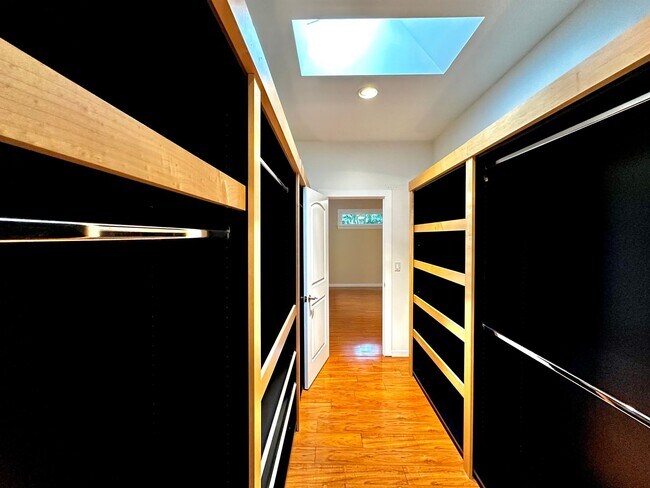 Building Photo - Rare Kent Gem, 3 BR | 3 BA | 2 DEN | 0.41 ...