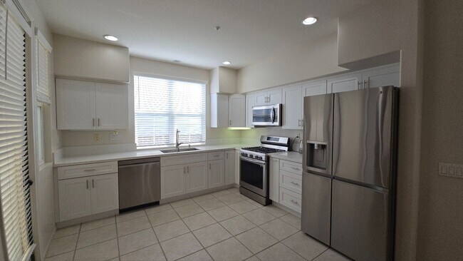Building Photo - 308 Terra Bella