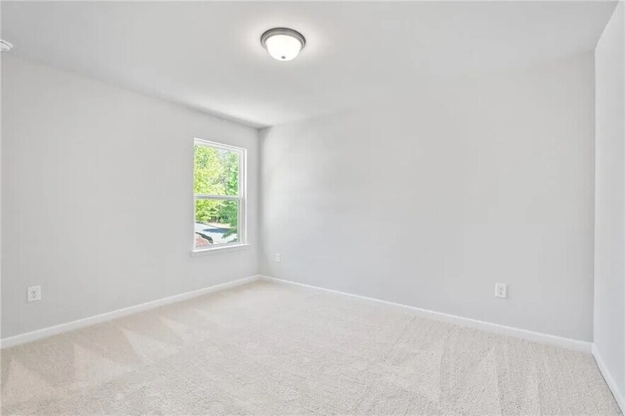 Building Photo - Room in House on Riverwood Dr