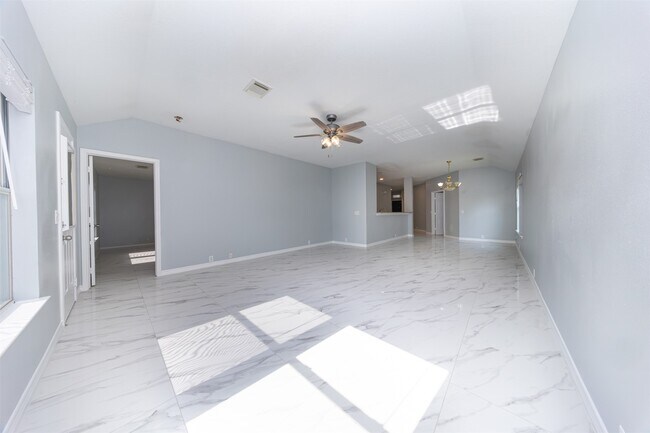 Building Photo - 2203 Mountain Ranch Dr