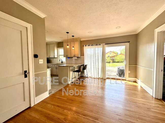 Building Photo - 5011 Miami St