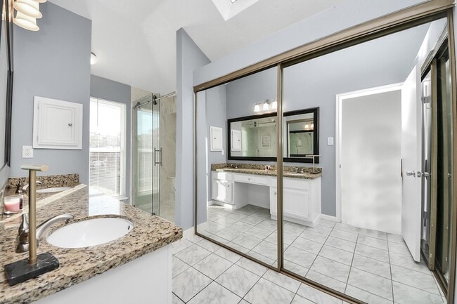 Building Photo - 10011 Berry Limb Dr