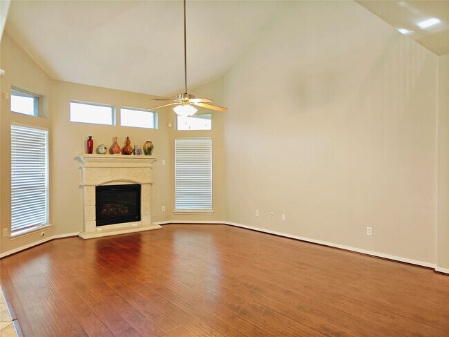 Building Photo - 26418 Creston Woods Dr