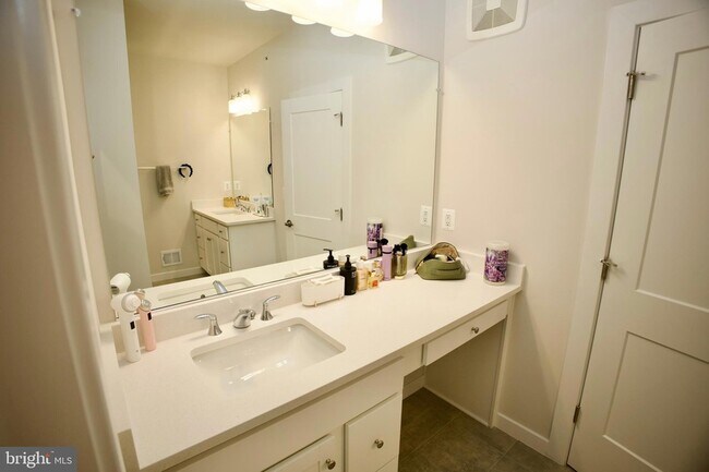 Building Photo - 4619 Olivine Dr
