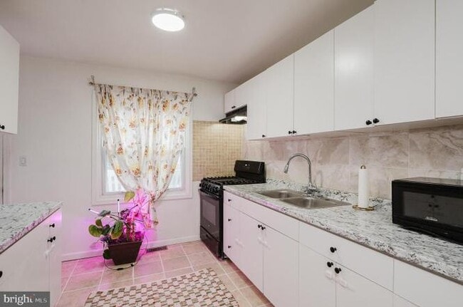 Building Photo - Single family house for rent in a fantastic location