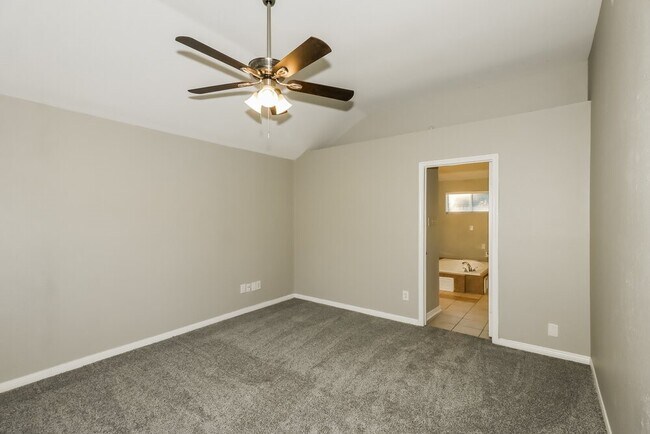 Building Photo - 19523 Lake Hollow Ln