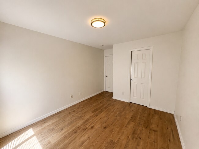 Building Photo - 5252 Balboa Arms Dr