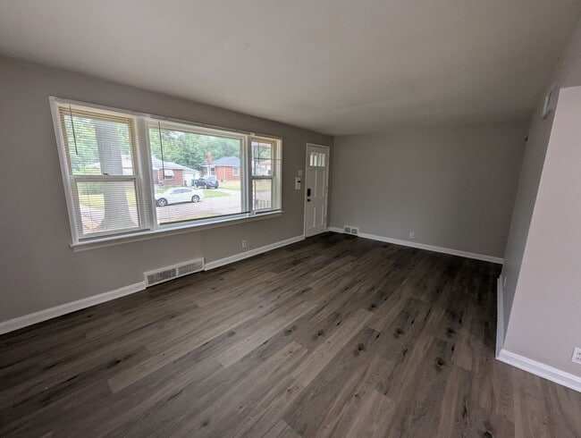 Building Photo - 1936 Alert Dr