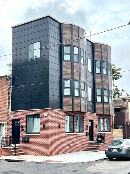 Primary Photo - 2356 Gerritt St