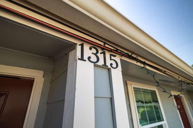 Building Photo - 1315 Alliance St