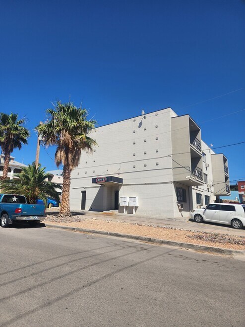 Building Photo - 1300 N Oregon St