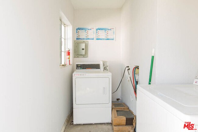 Building Photo - 8525 Cadillac Ave