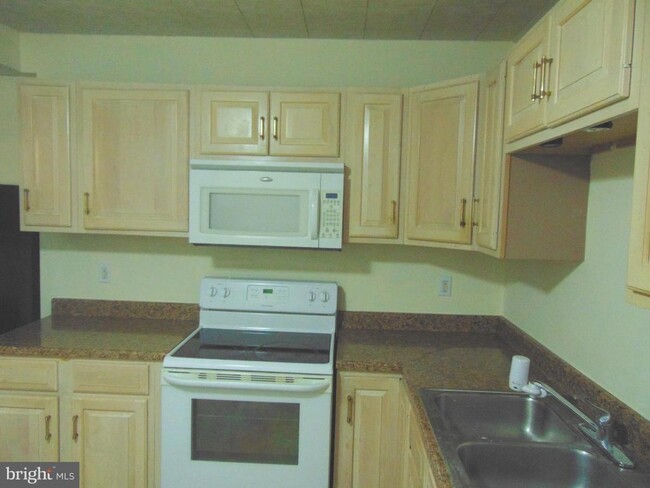 Building Photo - 10 Strode Ave