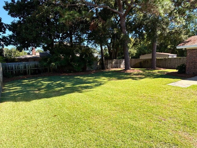 Building Photo - "Charming 3-Bedroom home in Mary Esther!"