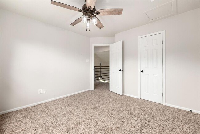 Building Photo - 90 W High Oaks Cir