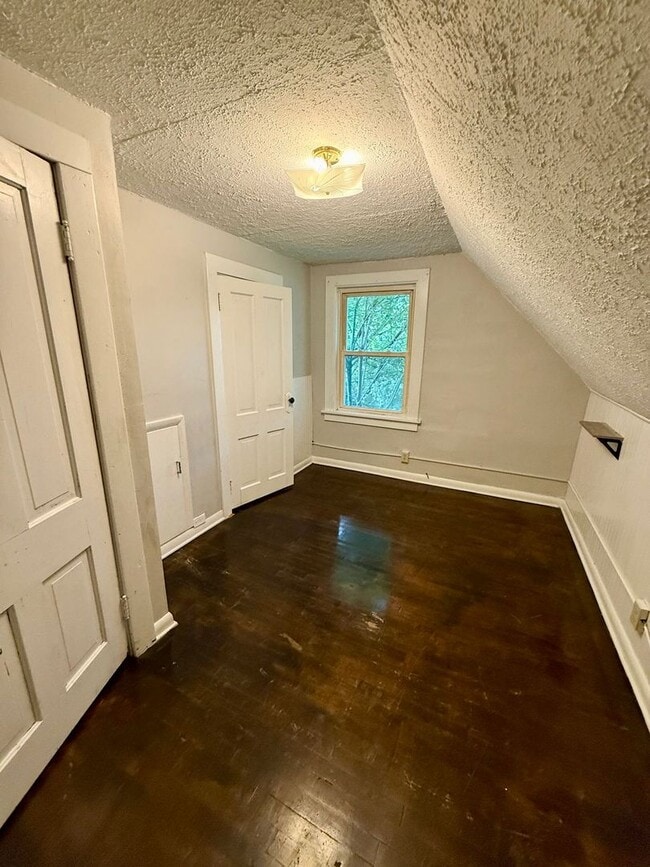 Building Photo - 3 Bed 1 Bath Single Family Home in Rothschild