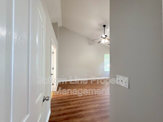 Building Photo - 5622 Wallace Cabin Dr