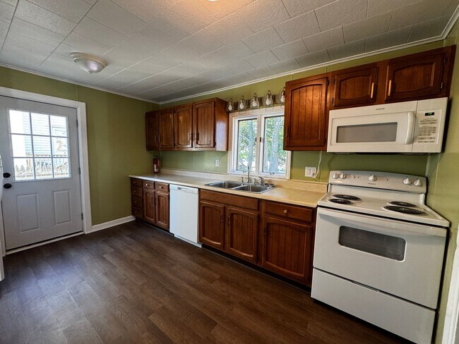 Building Photo - Spacious 3 Bedroom, 1.5 Bath House for Rent in Brewer