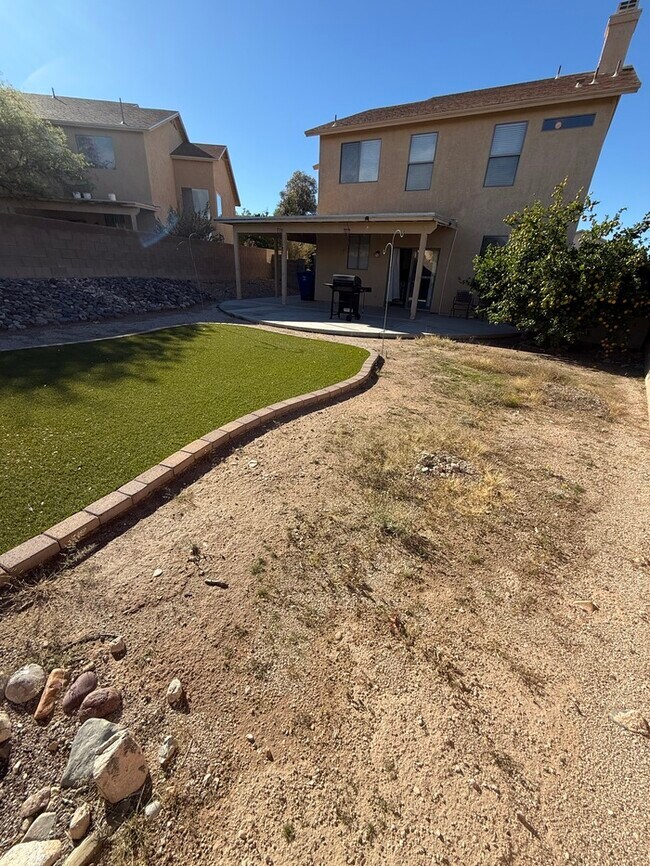 Building Photo - HOUSE FOR RENT