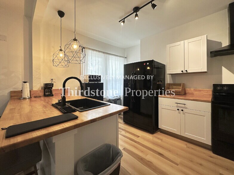 Building Photo - 2518 Dellwood Ave