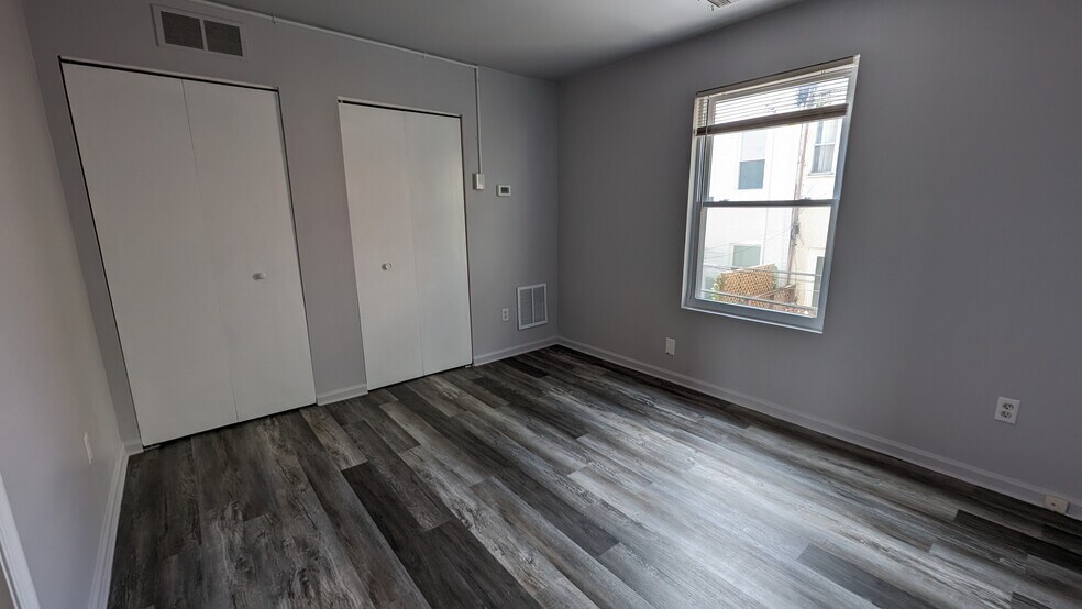 Building Photo - 2324 S 23rd St