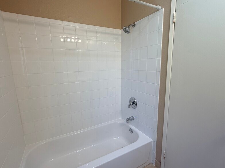 Building Photo - 7545 Charmant Dr