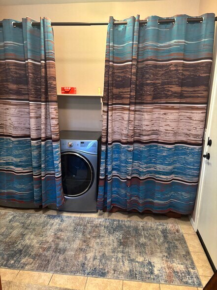 Hidden washer/dryer - 4518 N Petersburg Dr