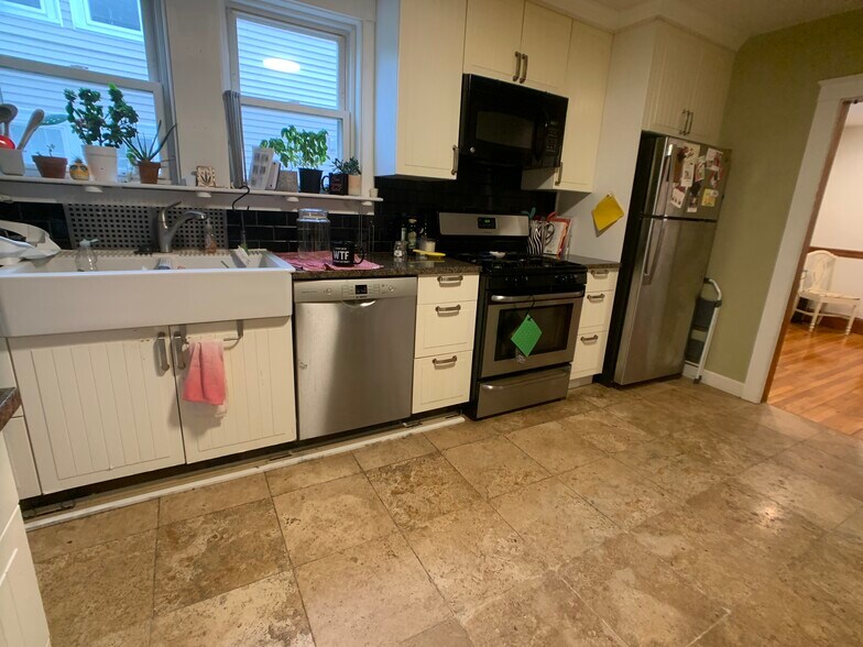 Building Photo - 120 Nonantum St