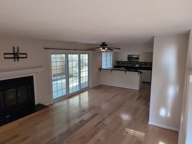 Building Photo - 725 Oleander Cir