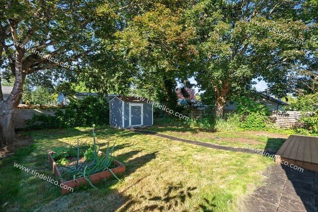 Building Photo - Charming 2-Bedroom Home with Fenced Yard in St. Johns - Pets Welcome!