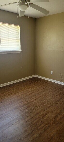 Building Photo - 304 E Carpenter Ave
