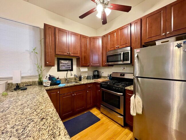 Building Photo - 2620 W Armitage Ave