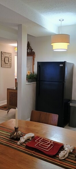 Building Photo - 906 Bitterfield Dr