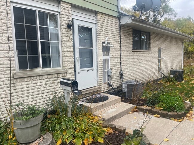 Primary Photo - 10445 Austin Ave