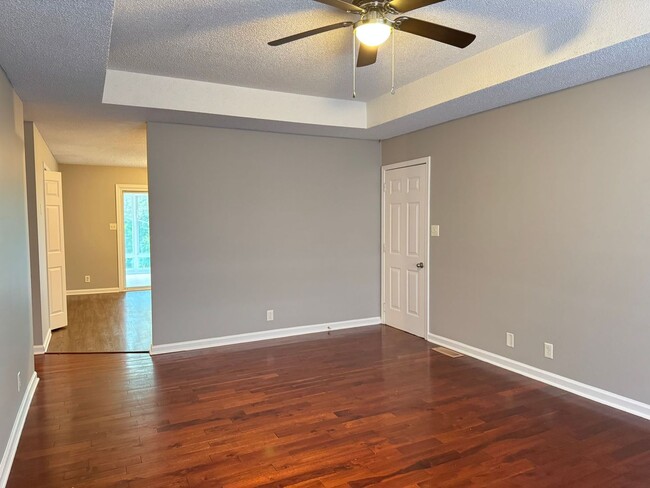 Building Photo - Awesome Ranch near Exit 1! 3bed/2bath with...