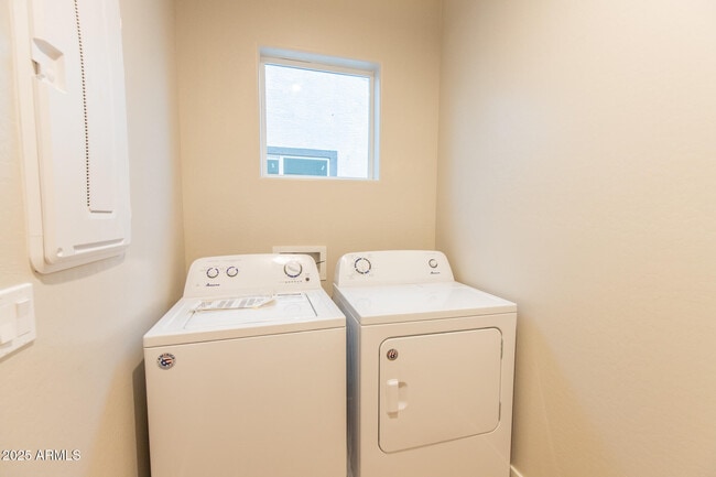 Building Photo - 3717 E Flower St