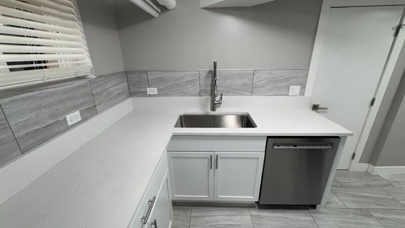 Building Photo - 4207 N Linder Ave