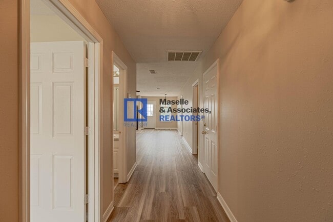 Building Photo - 2 Bed 2 Bath Near the Reservoir