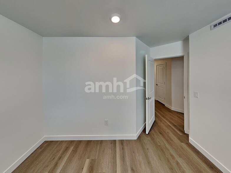 Building Photo - 6504 E Paseo Alga
