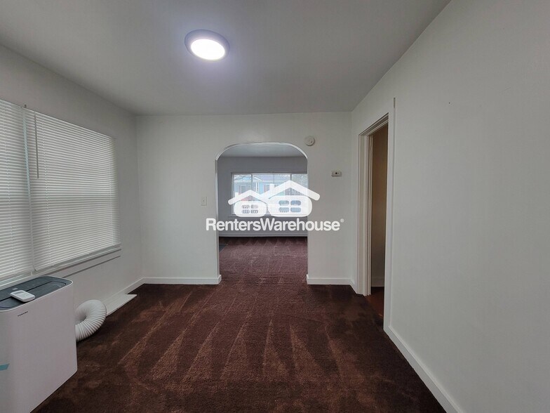 Building Photo - 1056 Regent St SW