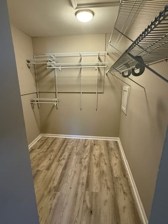 Building Photo - Woodlake Villa 213