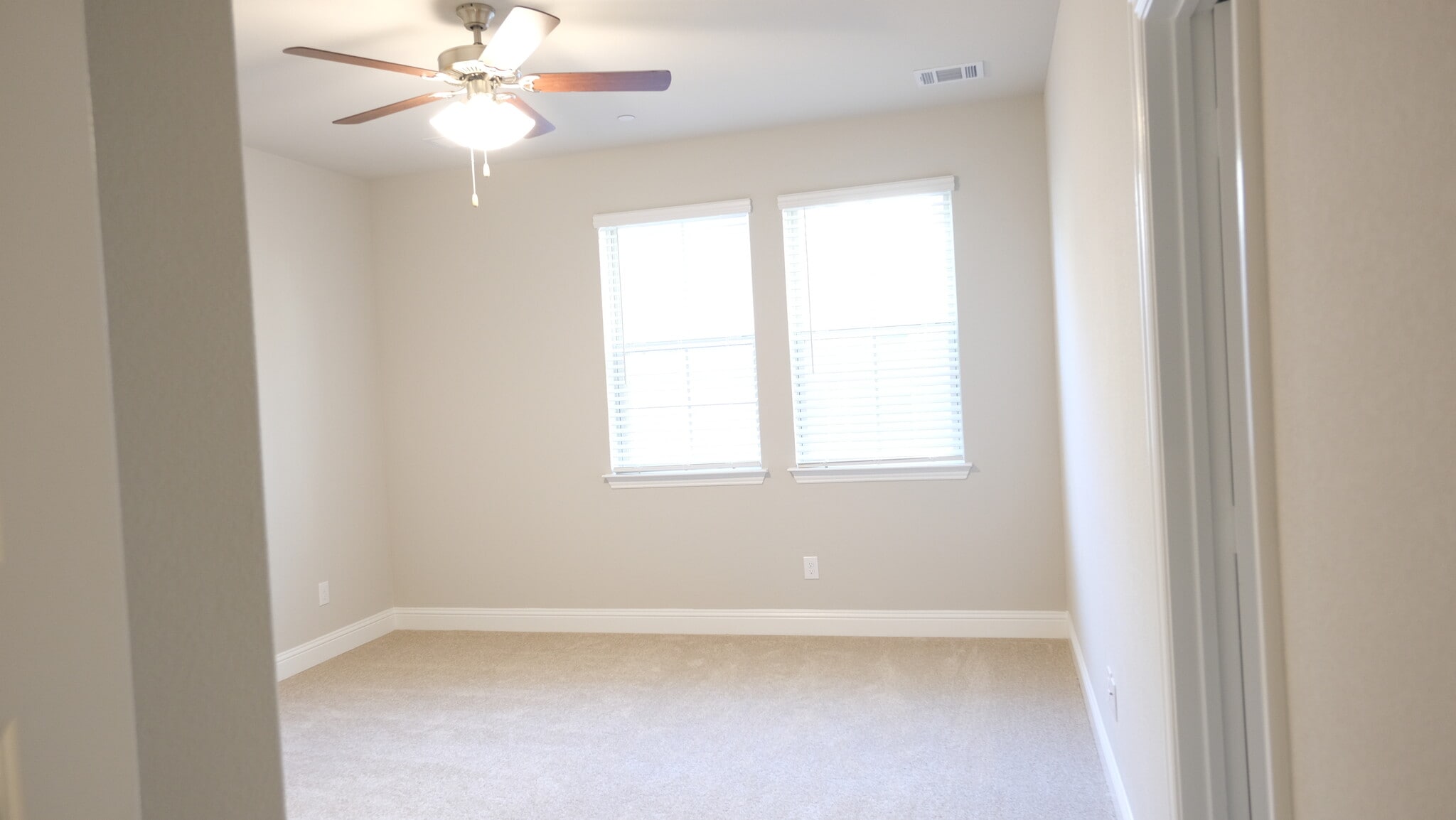 Building Photo - 332 Blackthorne Dr