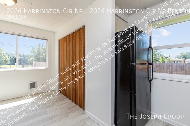 Building Photo - 2026 Harrington Cir NE