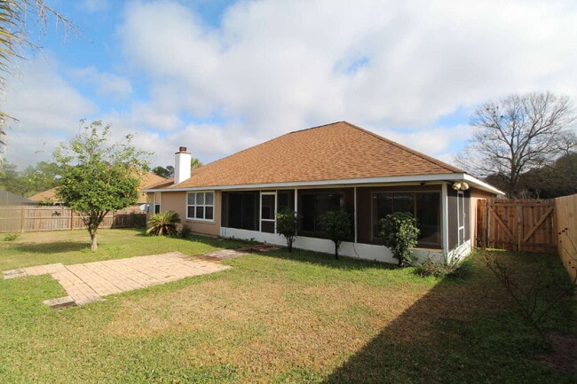 Building Photo - Spacious 3-Bedroom Cantonment Home with Sc...