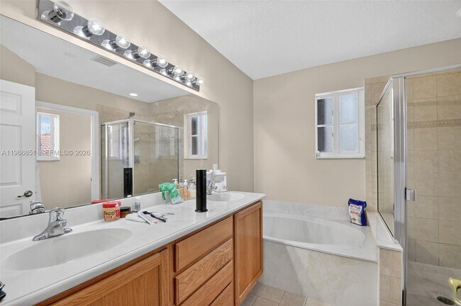 Building Photo - 9041 Silver Glen Way