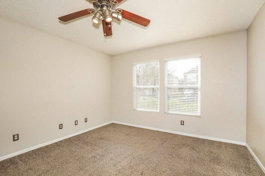 Building Photo - 14428 Black Farm Dr