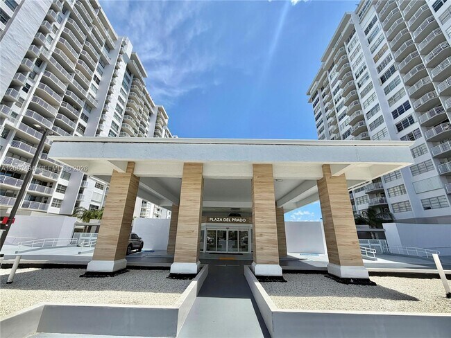 Building Photo - 18081 Biscayne Blvd