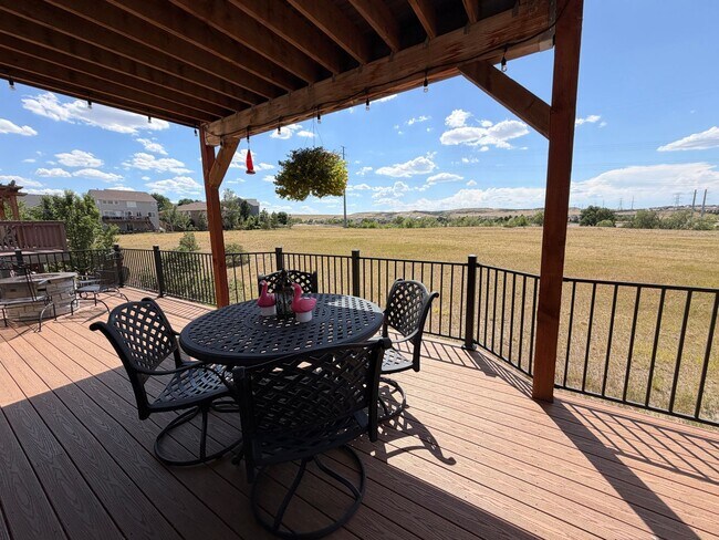 Building Photo - Luxury Furnished Executive Home with Entertainers Basement, Trex Deck & 3-Car Garage