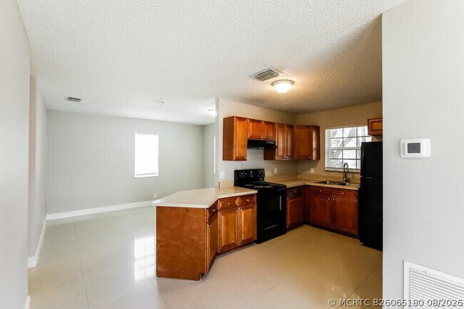 Building Photo - 1558 NW 7th Ln